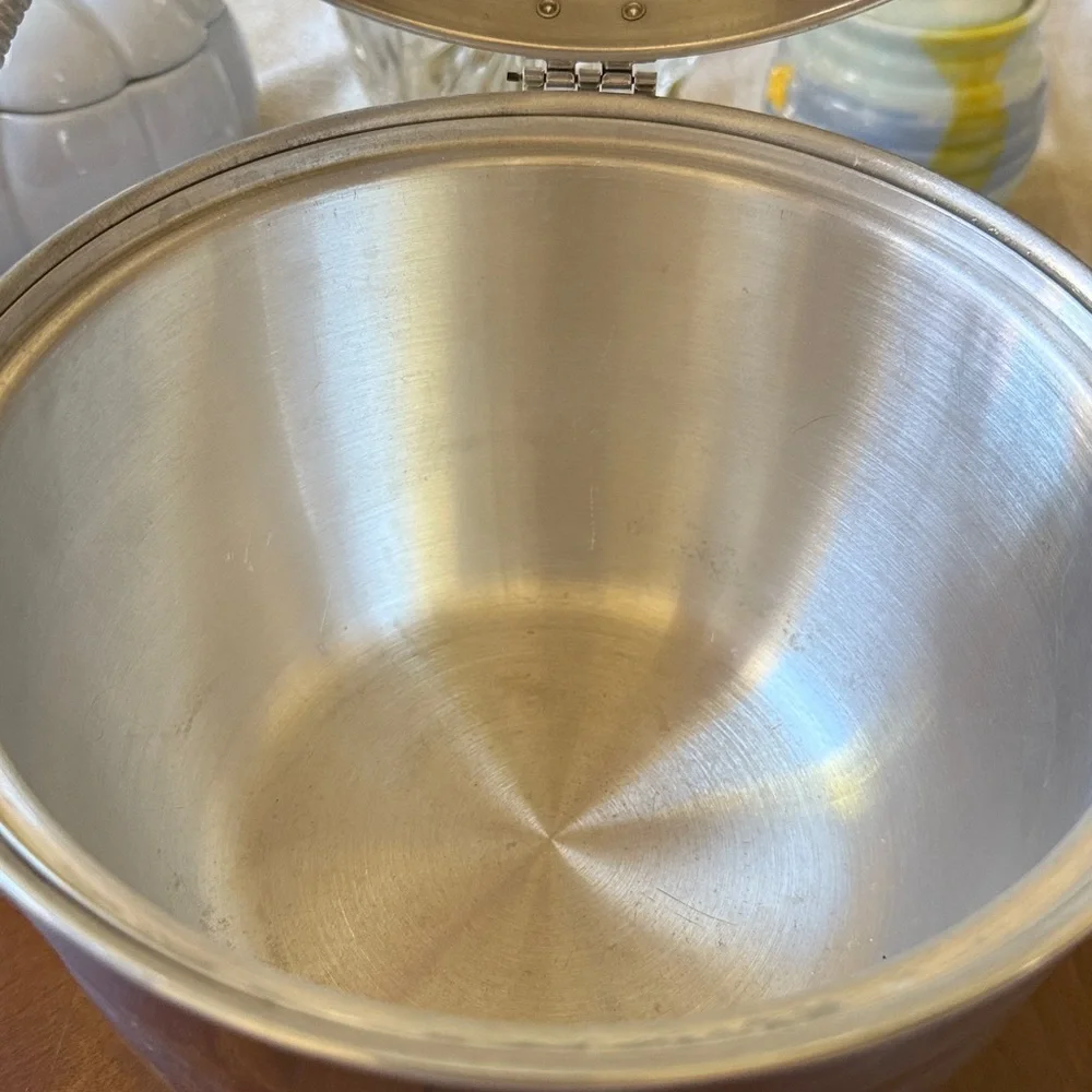 VTG mid century aluminum ice bucket with lid & handle